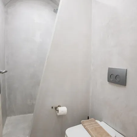 Cliff Aura Apartment *