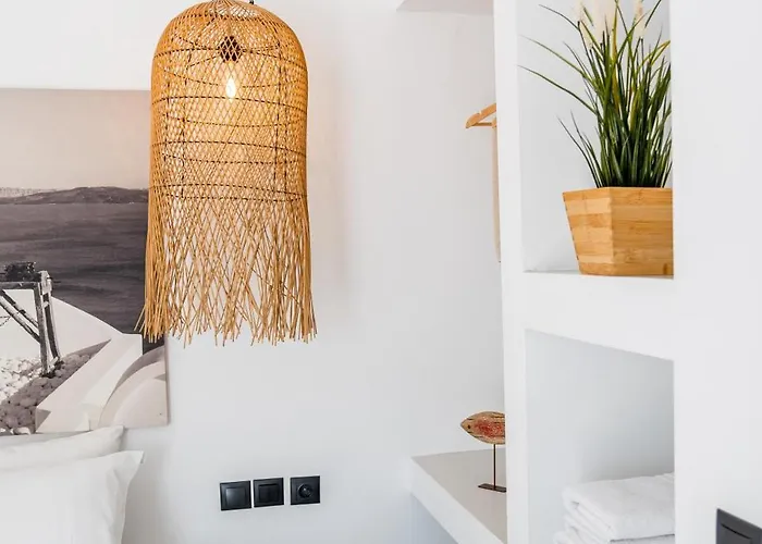 Apartment Cliff Aura *