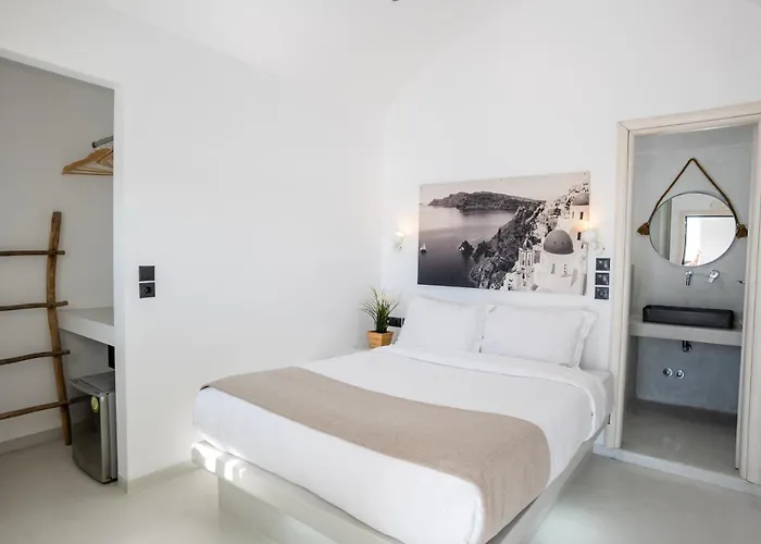 Apartment Cliff Aura