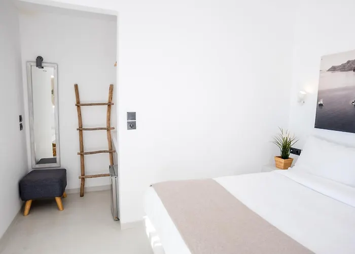 Cliff Aura 산토리니