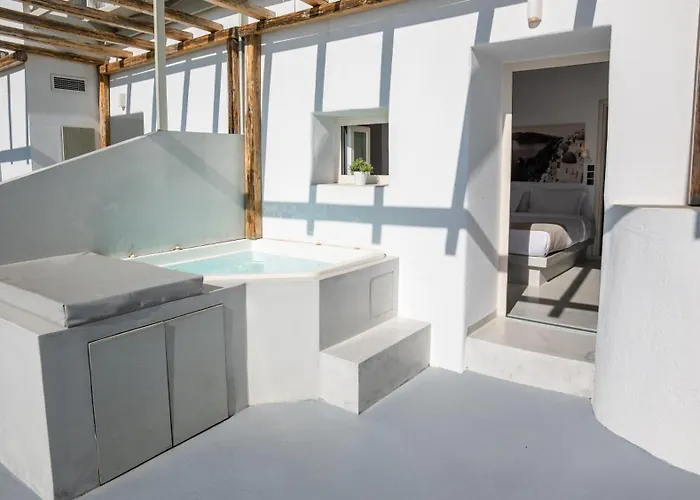 Cliff Aura * Fira (Santorini)