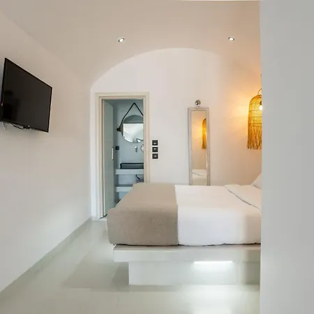 Cliff Aura * Fira (Santorini)