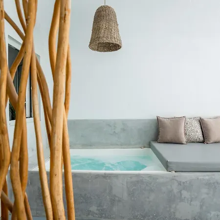 Cliff Aura Fira (Santorini)