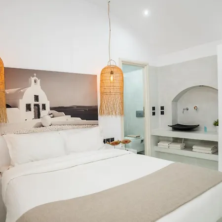 Cliff Aura Fira (Santorini)