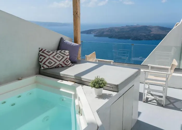 Cliff Aura Daire Fira (Santorini)